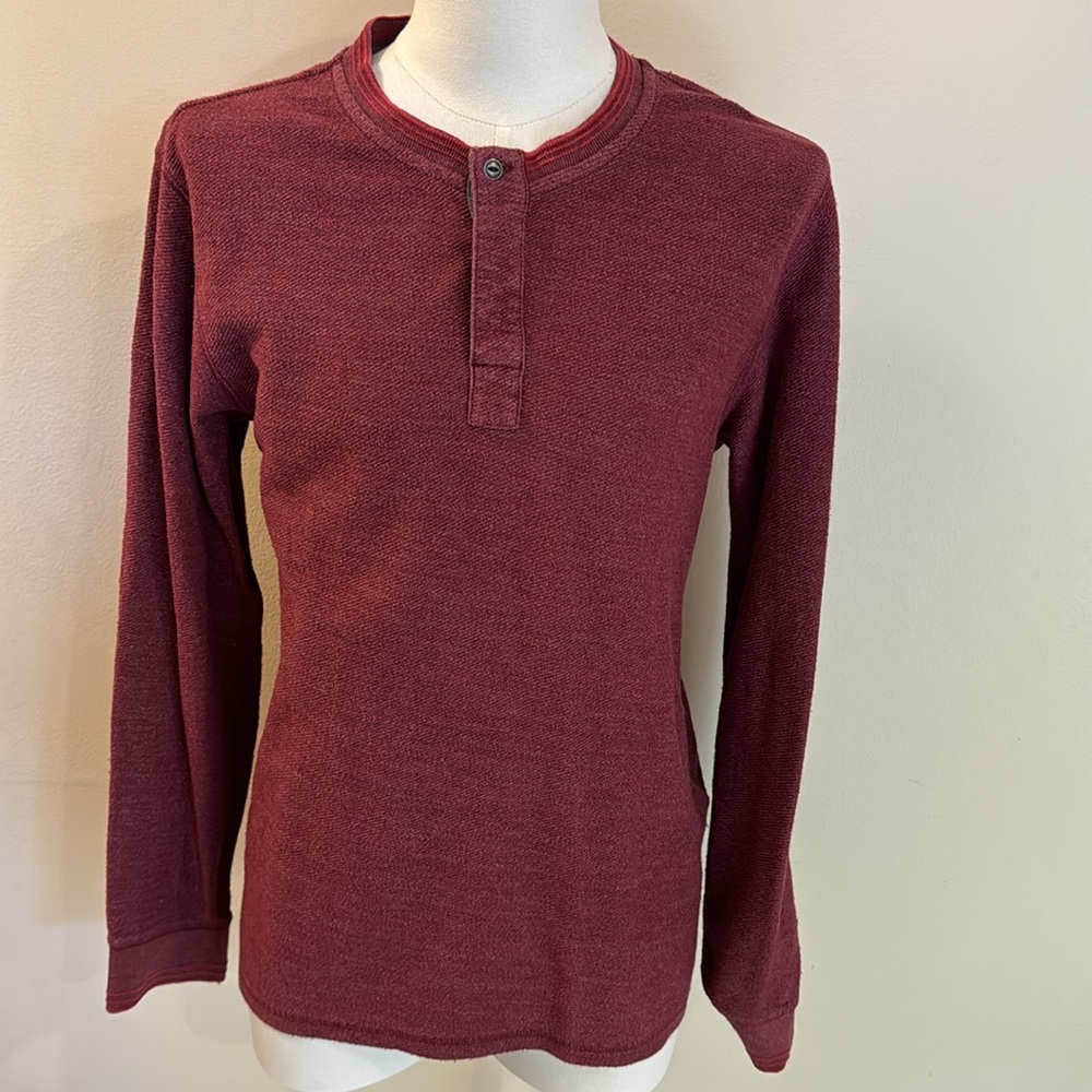 Levi Men’s Medium Red Long Sleeve 3 Button Henley Tee Shirt